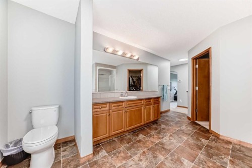 147 Oakmere Green, Chestermere, AB 