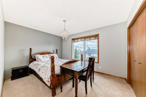 147 Oakmere Green, Chestermere, AB 
