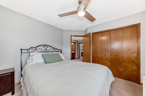 147 Oakmere Green, Chestermere, AB 