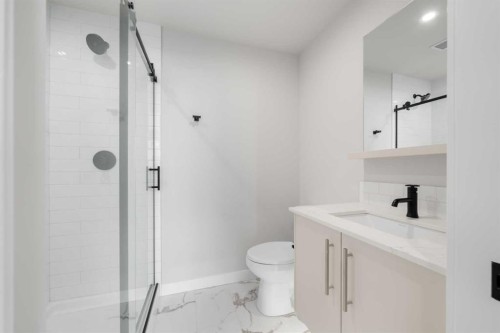 309-8375 Broadcast Avenue Sw, Calgary, AB - Indoor Photo Showing Bathroom