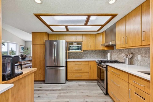 36 Cummer Place, Bragg Creek, AB - Indoor Photo Showing Kitchen