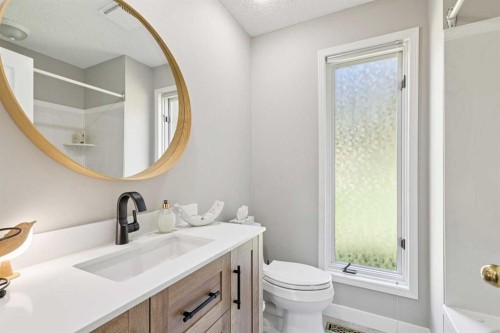 36 Cummer Place, Bragg Creek, AB - Indoor Photo Showing Bathroom