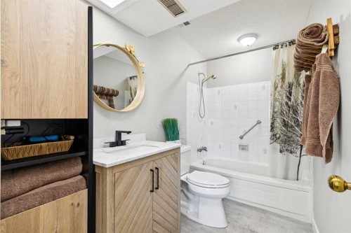 36 Cummer Place, Bragg Creek, AB - Indoor Photo Showing Bathroom