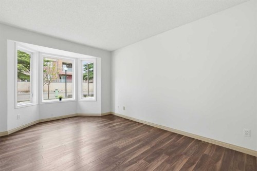29 Edenwold Green Nw, Calgary, AB - Indoor Photo Showing Other Room
