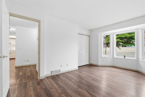 29 Edenwold Green Nw, Calgary, AB - Indoor Photo Showing Other Room