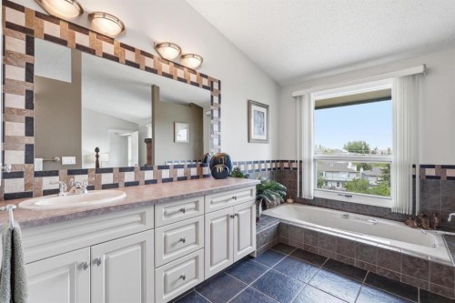 5807 Coach Hill Road Sw, Calgary, AB - Indoor Photo Showing Bathroom