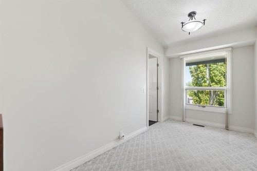 5807 Coach Hill Road Sw, Calgary, AB - Indoor Photo Showing Other Room