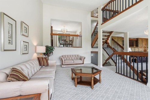 5807 Coach Hill Road Sw, Calgary, AB - Indoor Photo Showing Living Room