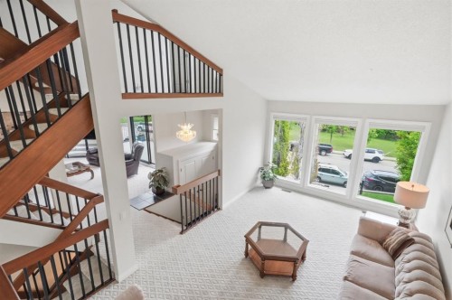 5807 Coach Hill Road Sw, Calgary, AB - Indoor Photo Showing Other Room