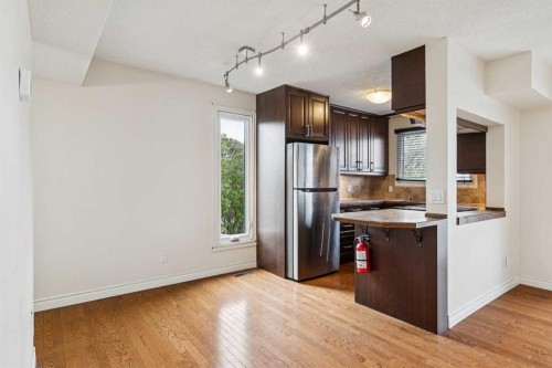 10-123 13 Avenue Ne, Calgary, AB - Indoor Photo Showing Kitchen With Stainless Steel Kitchen