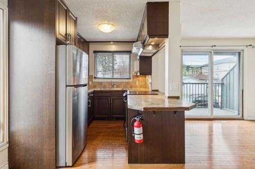 10-123 13 Avenue Ne, Calgary, AB - Indoor Photo Showing Kitchen