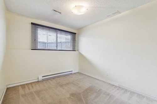 10-123 13 Avenue Ne, Calgary, AB - Indoor Photo Showing Other Room