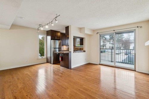 10-123 13 Avenue Ne, Calgary, AB - Indoor Photo Showing Kitchen