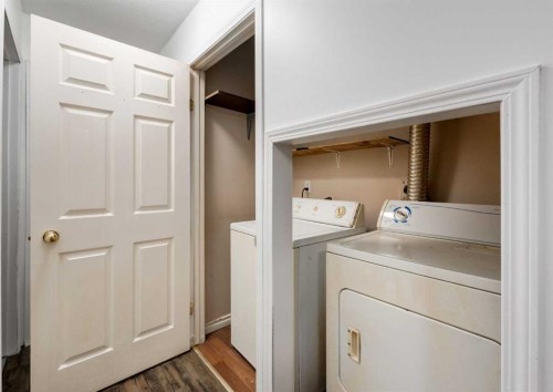 1135 37 Street Se, Calgary, AB - Indoor Photo Showing Laundry Room