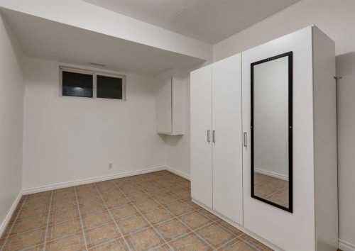 1135 37 Street Se, Calgary, AB - Indoor Photo Showing Other Room