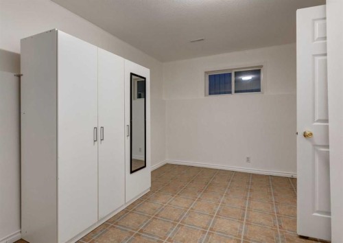 1135 37 Street Se, Calgary, AB - Indoor Photo Showing Other Room