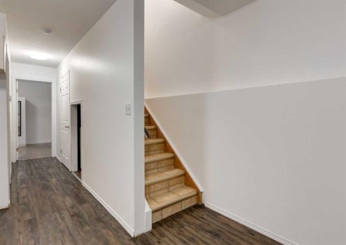 1135 37 Street Se, Calgary, AB - Indoor Photo Showing Other Room