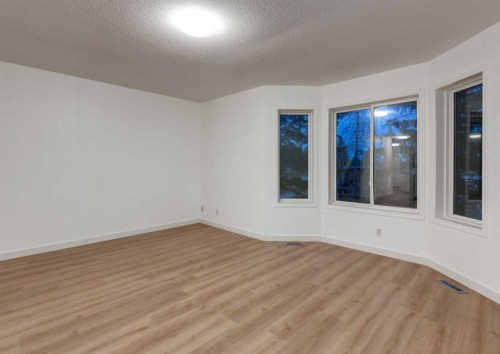 1135 37 Street Se, Calgary, AB - Indoor Photo Showing Other Room