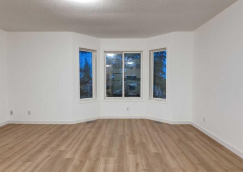 1135 37 Street Se, Calgary, AB - Indoor Photo Showing Other Room