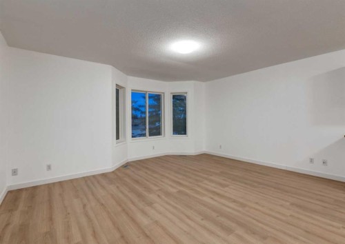 1135 37 Street Se, Calgary, AB - Indoor Photo Showing Other Room