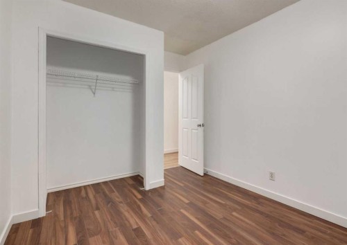 1135 37 Street Se, Calgary, AB - Indoor Photo Showing Other Room