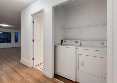 1135 37 Street Se, Calgary, AB - Indoor Photo Showing Laundry Room