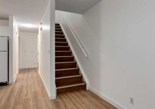 1135 37 Street Se, Calgary, AB - Indoor Photo Showing Other Room