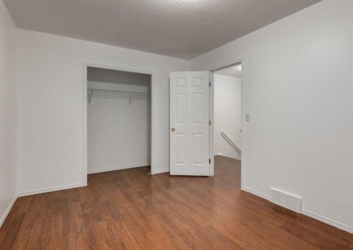 1135 37 Street Se, Calgary, AB - Indoor Photo Showing Other Room