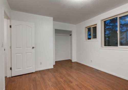 1135 37 Street Se, Calgary, AB - Indoor Photo Showing Other Room