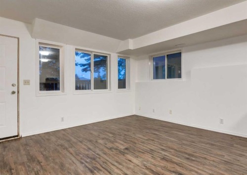 1135 37 Street Se, Calgary, AB - Indoor Photo Showing Other Room