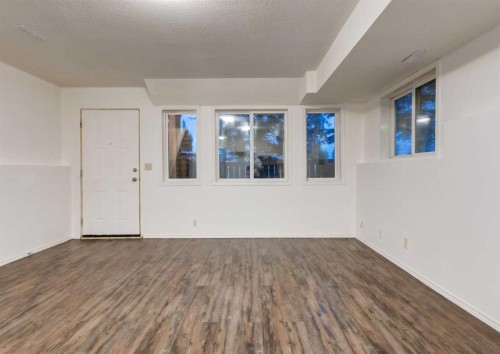 1135 37 Street Se, Calgary, AB - Indoor Photo Showing Other Room