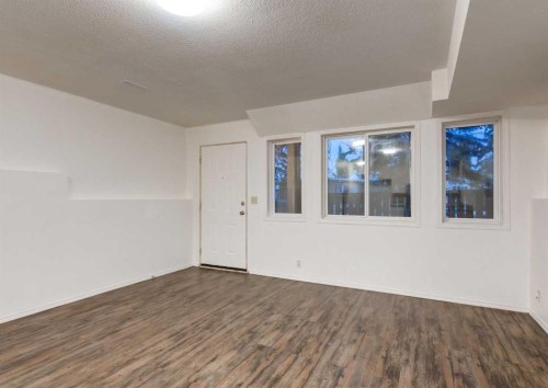 1135 37 Street Se, Calgary, AB - Indoor Photo Showing Other Room