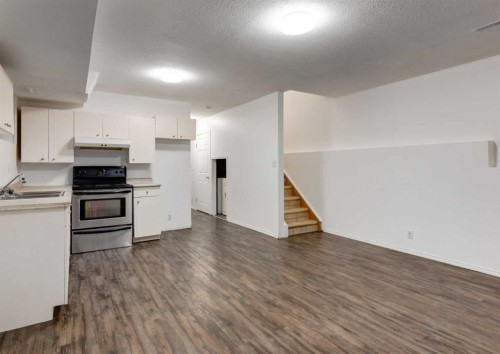 1135 37 Street Se, Calgary, AB - Indoor Photo Showing Kitchen