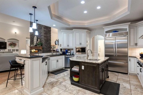 100-274256 272 Street West, Rural Foothills County, AB - Indoor Photo Showing Kitchen With Upgraded Kitchen