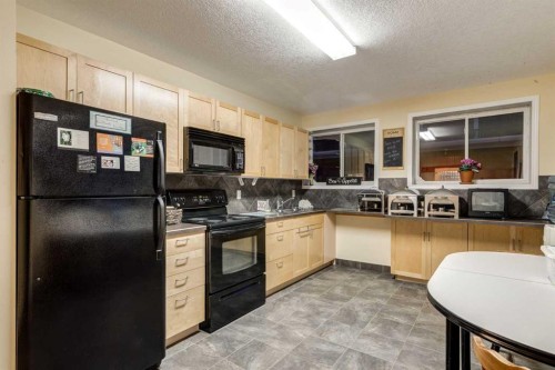100-274256 272 Street West, Rural Foothills County, AB - Indoor Photo Showing Kitchen