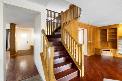 439 Douglas Woods Drive Se, Calgary, AB - Indoor Photo Showing Other Room