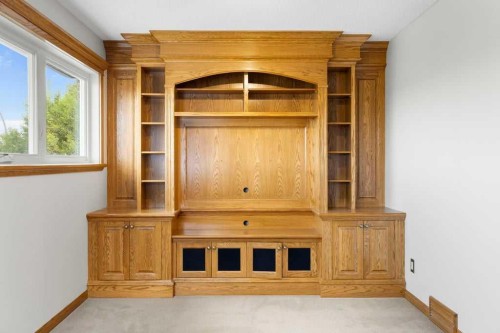 439 Douglas Woods Drive Se, Calgary, AB - Indoor Photo Showing Other Room