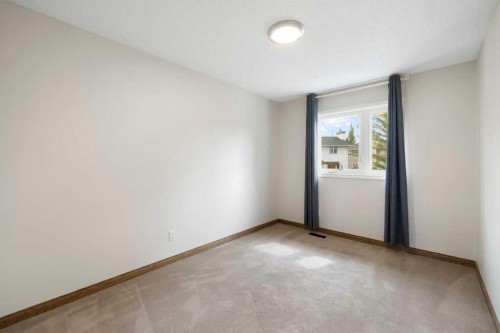 439 Douglas Woods Drive Se, Calgary, AB - Indoor Photo Showing Other Room