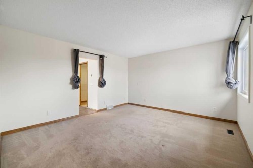 439 Douglas Woods Drive Se, Calgary, AB - Indoor Photo Showing Other Room
