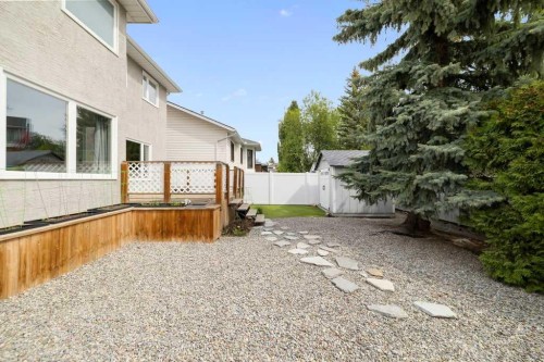 439 Douglas Woods Drive Se, Calgary, AB - Outdoor