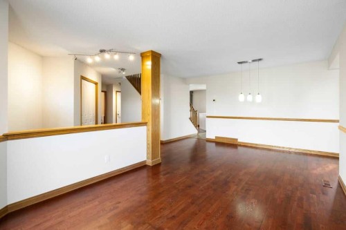 439 Douglas Woods Drive Se, Calgary, AB - Indoor Photo Showing Other Room