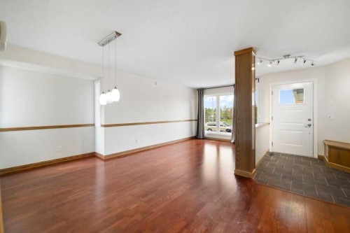 439 Douglas Woods Drive Se, Calgary, AB - Indoor Photo Showing Other Room
