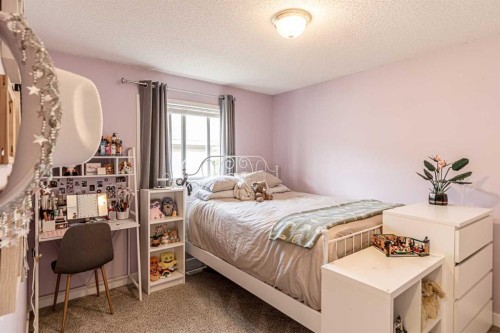 79 West Lakeview Passage, Chestermere, AB - Indoor Photo Showing Bedroom