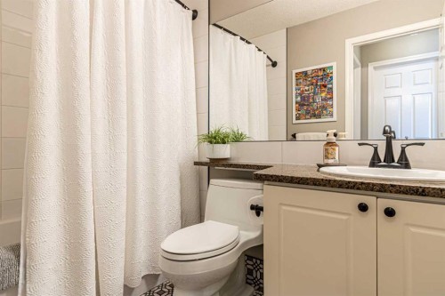 79 West Lakeview Passage, Chestermere, AB - Indoor Photo Showing Bathroom