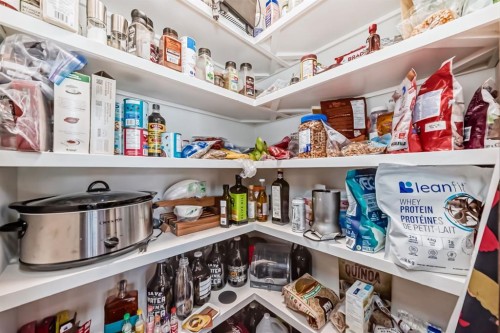 799 Tuscany Drive Nw, Calgary, AB - Indoor With Storage