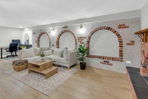 77 Hogarth Crescent Sw, Calgary, AB - Indoor Photo Showing Living Room
