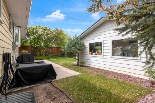 77 Hogarth Crescent Sw, Calgary, AB - Outdoor