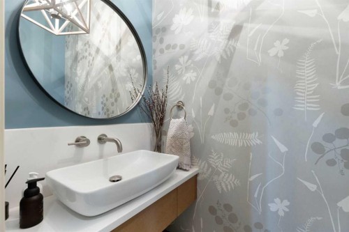 7 Discovery Ridge Cove Sw, Calgary, AB - Indoor Photo Showing Bathroom