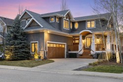 7 Discovery Ridge Cove SW Calgary, AB T2H 4Y1