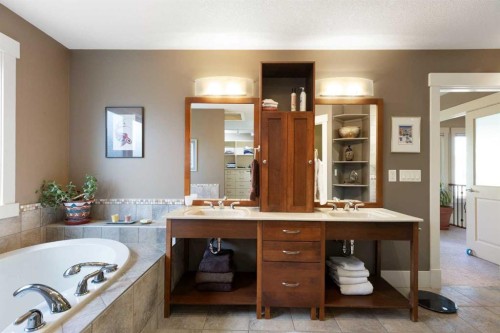 7 Discovery Ridge Cove Sw, Calgary, AB - Indoor Photo Showing Bathroom